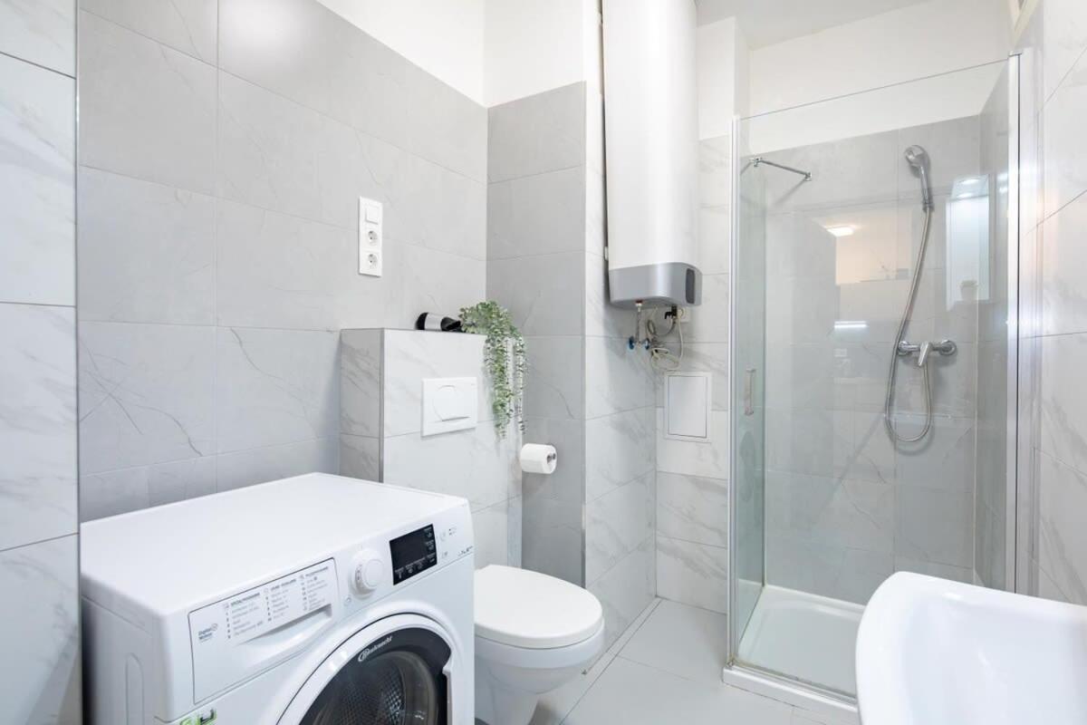 Central Room For Solo Traveller Budapest Exterior photo